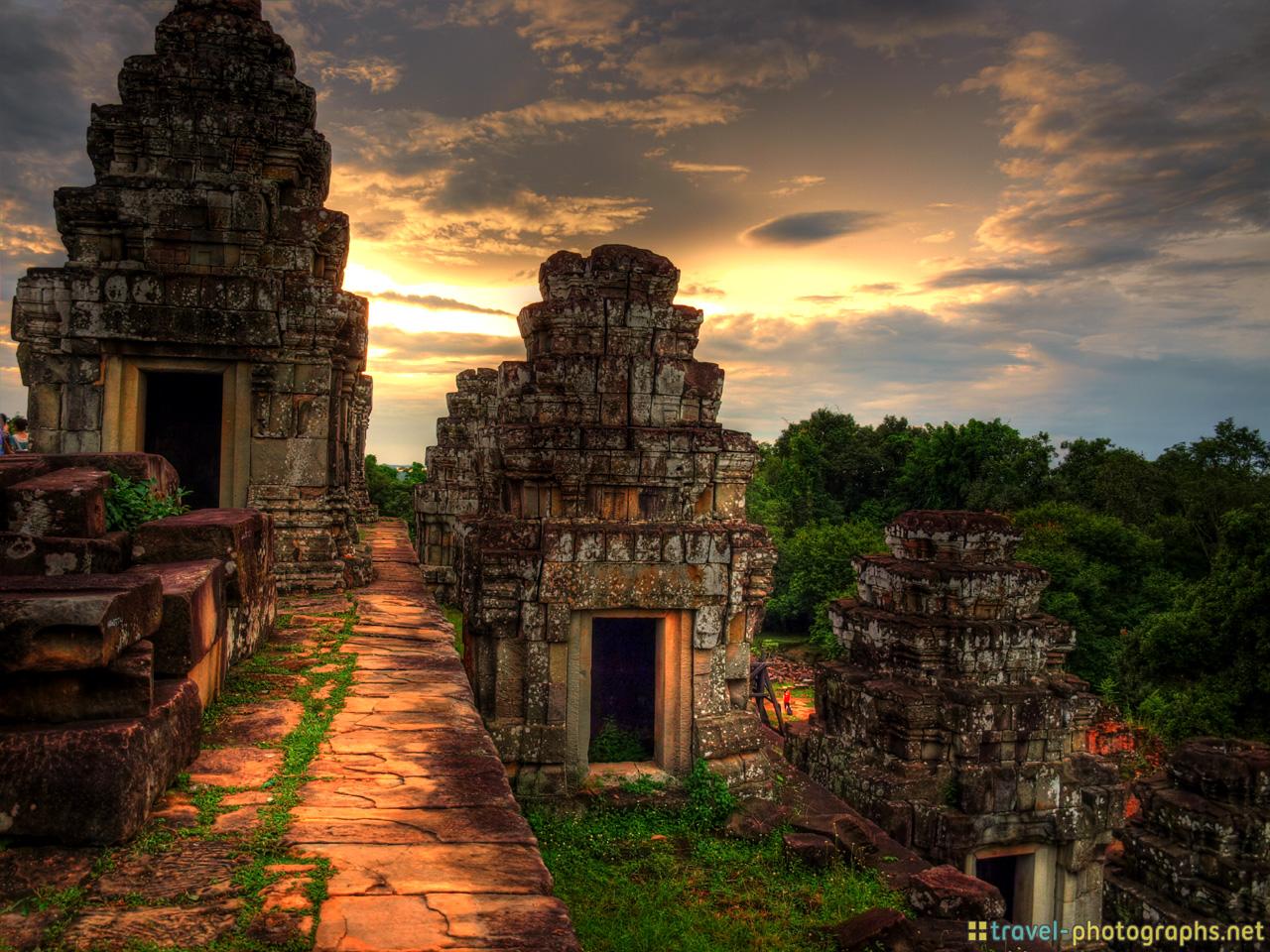 Sunset At Phnom Bakheng Sunset At Phnom Bakheng Siem Reap Live Lah